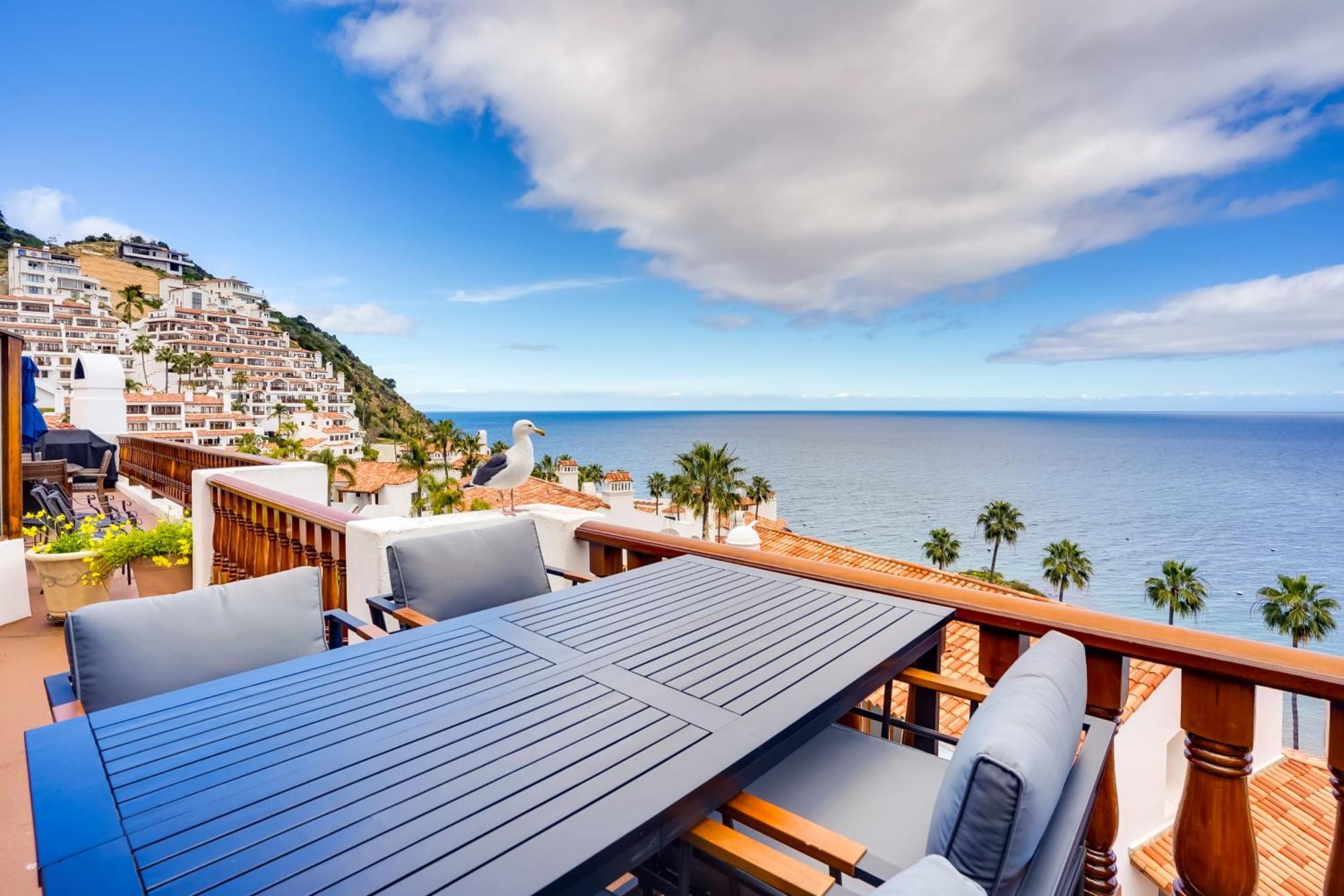 Bright Catalina Island Condo With Ocean Views! 아발론 외부 사진