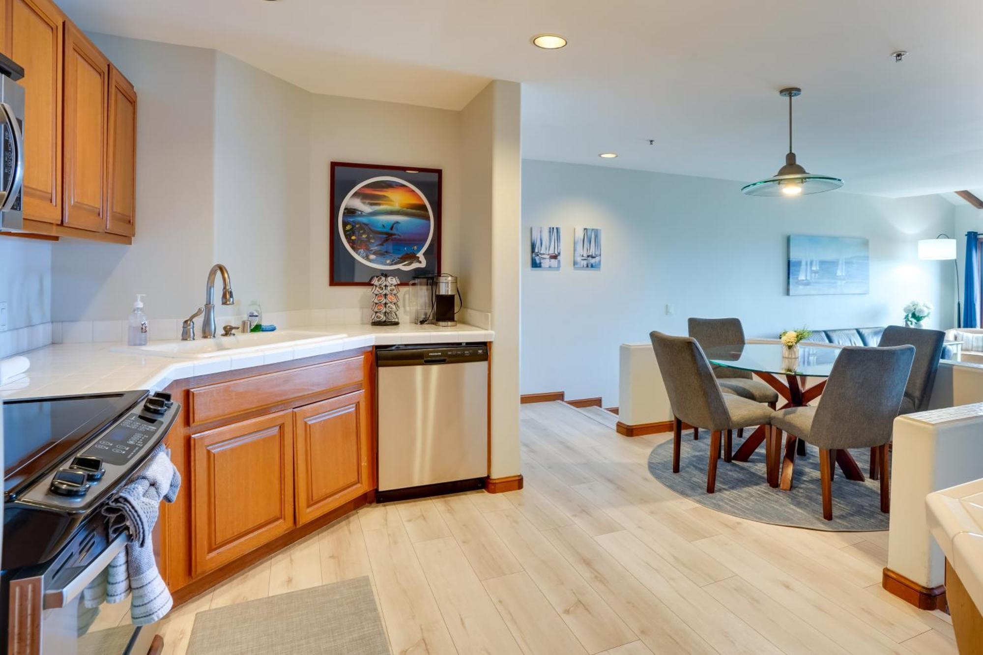 Bright Catalina Island Condo With Ocean Views! 아발론 외부 사진